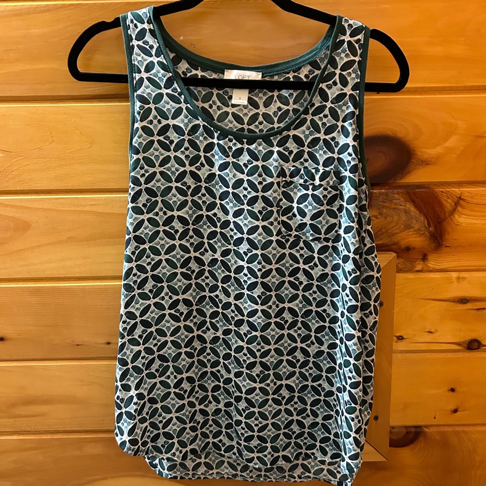 💝 3/$10.  Small Loft blouse tank top